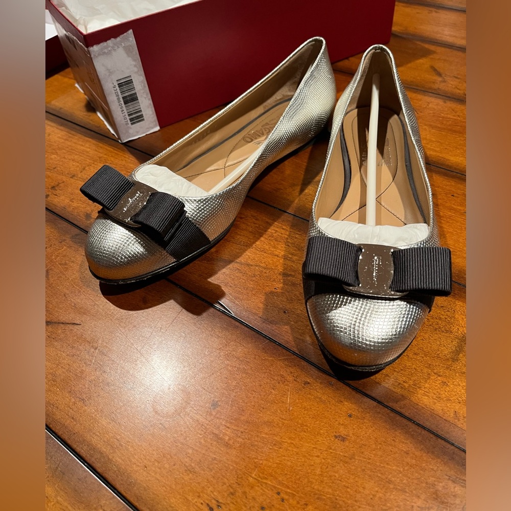 Salvatore Ferragamo Varina flats size 7
